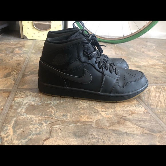Air Jordan 1 Mid Winterized “Black Gum” - Picture 3 of 5